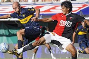 ELLITORAL_10650 |  AFP Lucho  Figueroa, el 9 de Boca, se mostró punzante todo el partido y llegó al gol dos veces.