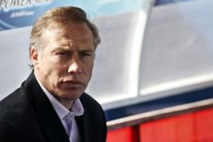 ELLITORAL_8726 |  PABLO MOLINA DYN09, BUENOS AIRES 14/09/08, EL DT DE ESTUDIANTES (LP), ROBERTO SENSINI, DURANTE EL PARTIDO ANTE VELEZ SARSFIELD. FOTO:DYN/PABLO MOLINA/STR.