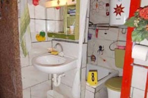 AUSTRIAN POLICE/HANDOUT Sótano donde permaneció durante 24 años Elizabeth (hoy de 42), raptada por su padre.