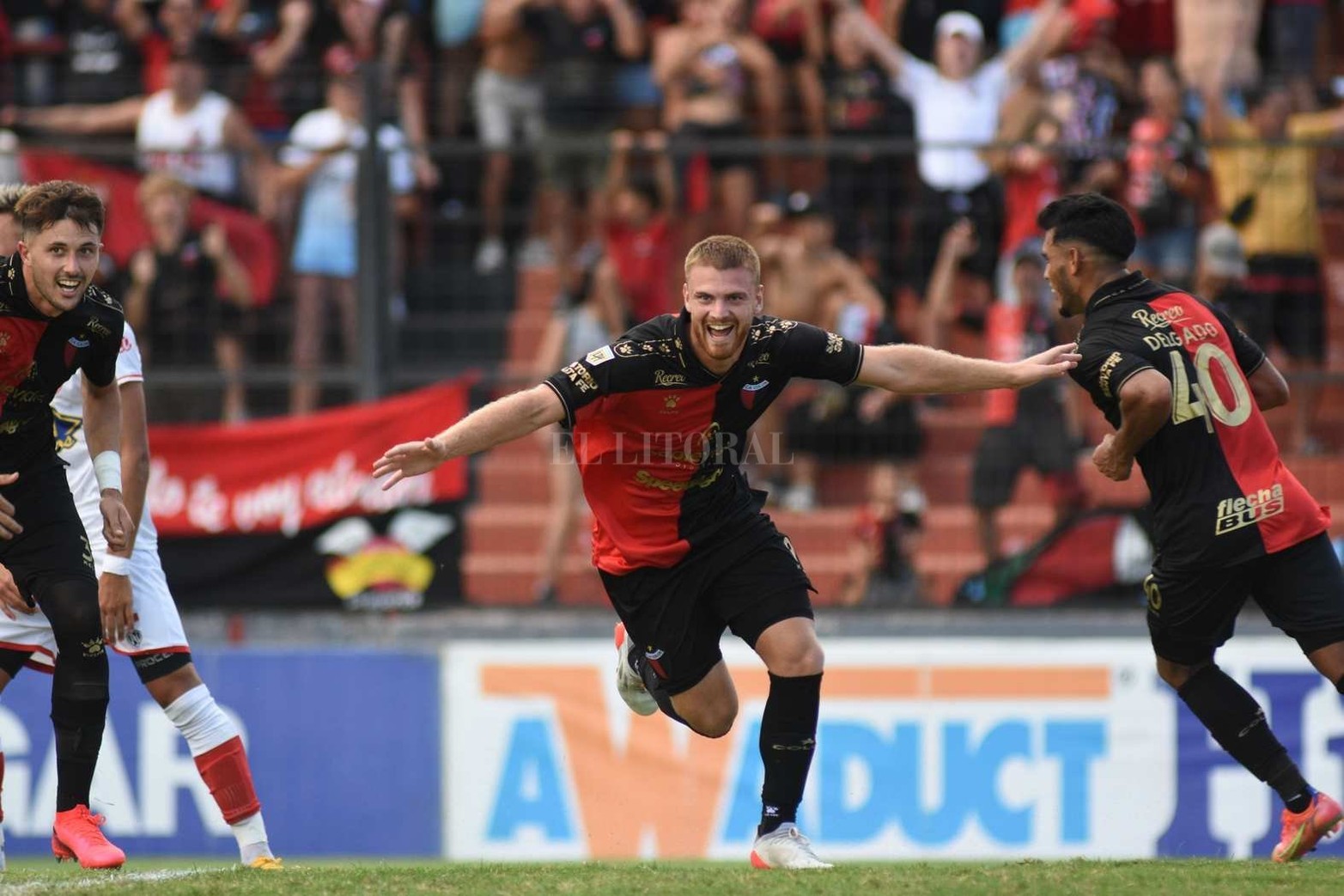 Colón le ganó a Barracas Central por 2 a 1 y llegó a 10 puntos disputada cuatro fechas.