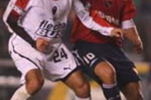 Luis Cetraro De nada a casi todo fue el nivel de Juan Fernández con la camiseta de Colón en la temporada pasada: terminó en alto nivel con Astrada y le compraron el pase.