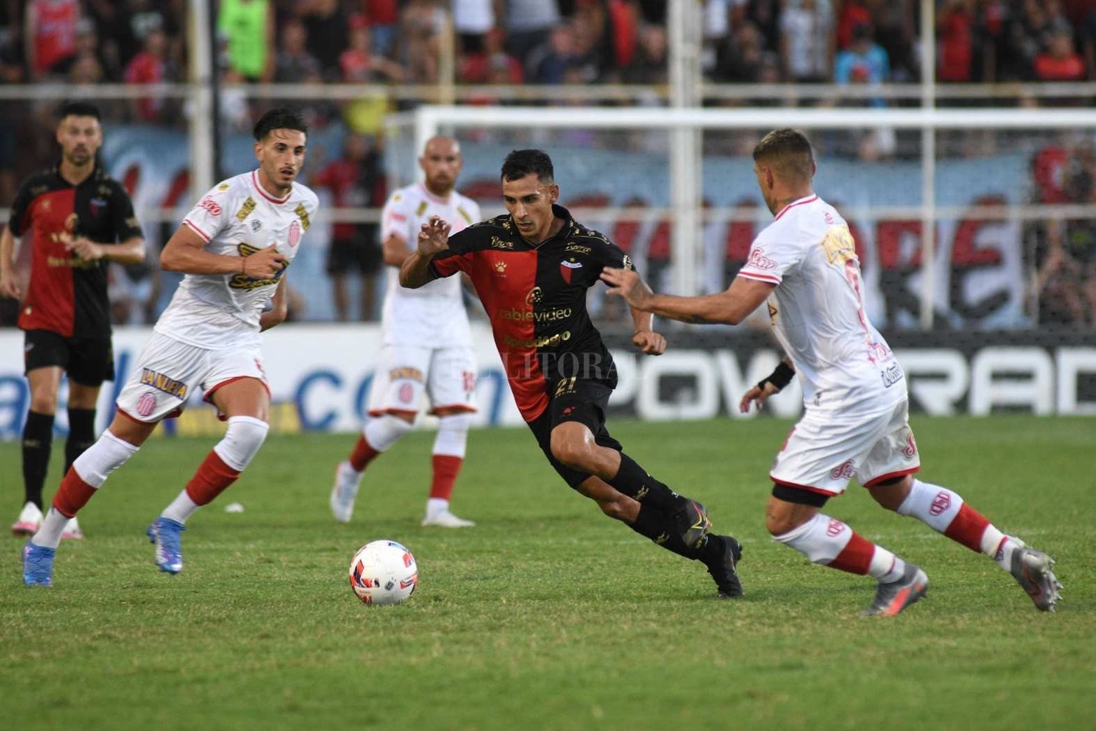 Colón le ganó a Barracas Central por 2 a 1 y llegó a 10 puntos disputada cuatro fechas.