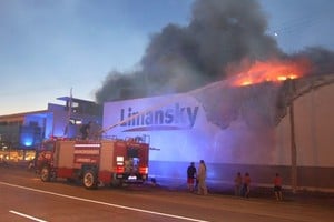 Gustavo Conti Se incendió una fábrica de colchones en Rafaela.