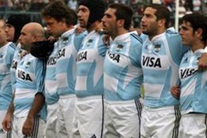 EFE BAS17. ROSARIO (ARGENTINA), 07/06/08.- Los jugadores de la selección Argentina de rugby , Los Pumas, cantan el himno de su país, antes de jugar el primer test match frente a la selección de Escocia hoy, 07 de junio de 2008, en la ciudad de Rosario, 280 km. al norte de Buenos Aire, como parte de la gira que realizan los escoceses por la República Argentina. EFE/Héctor Rio