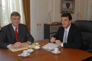 ELLITORAL_7595 |  Telam Télam Buenos Aires, 31/07/08El jefe de Gabinete, Sergio Massa, se reunió con el gobernador de Santa Fe, Hermes Binner, en su despacho de Casa Rosada.Foto: Juan Roleri/Télam/jcp