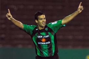 ELLITORAL_5525 | Telam Sebastián Brusco festeja tras conseguir, de penal, el primer gol de los sanjuaninos