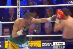 El rostro del campeón terminó en mal estado, luego de los 12 rounds.