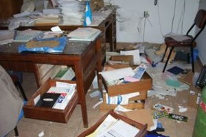 ELLITORAL_15113 | Danilo Chiapello Los delincuentes ingresaron al lugar tras violentar los techos. Luego requisaron las oficinas y hasta tuvieron tiempo de mirar televisión.