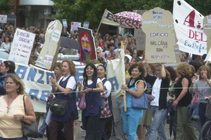 ELLITORAL_206 |  Si Salvatore Movilizados, los docentes atravesaron la zona administrativa de la ciudad para hacerse oír ante el Ministerio de Educación