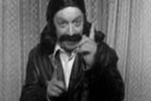 Archivo Peter Capusotto interpretando a  Bombita  Rodríguez, el  Palito  Ortega montonero.