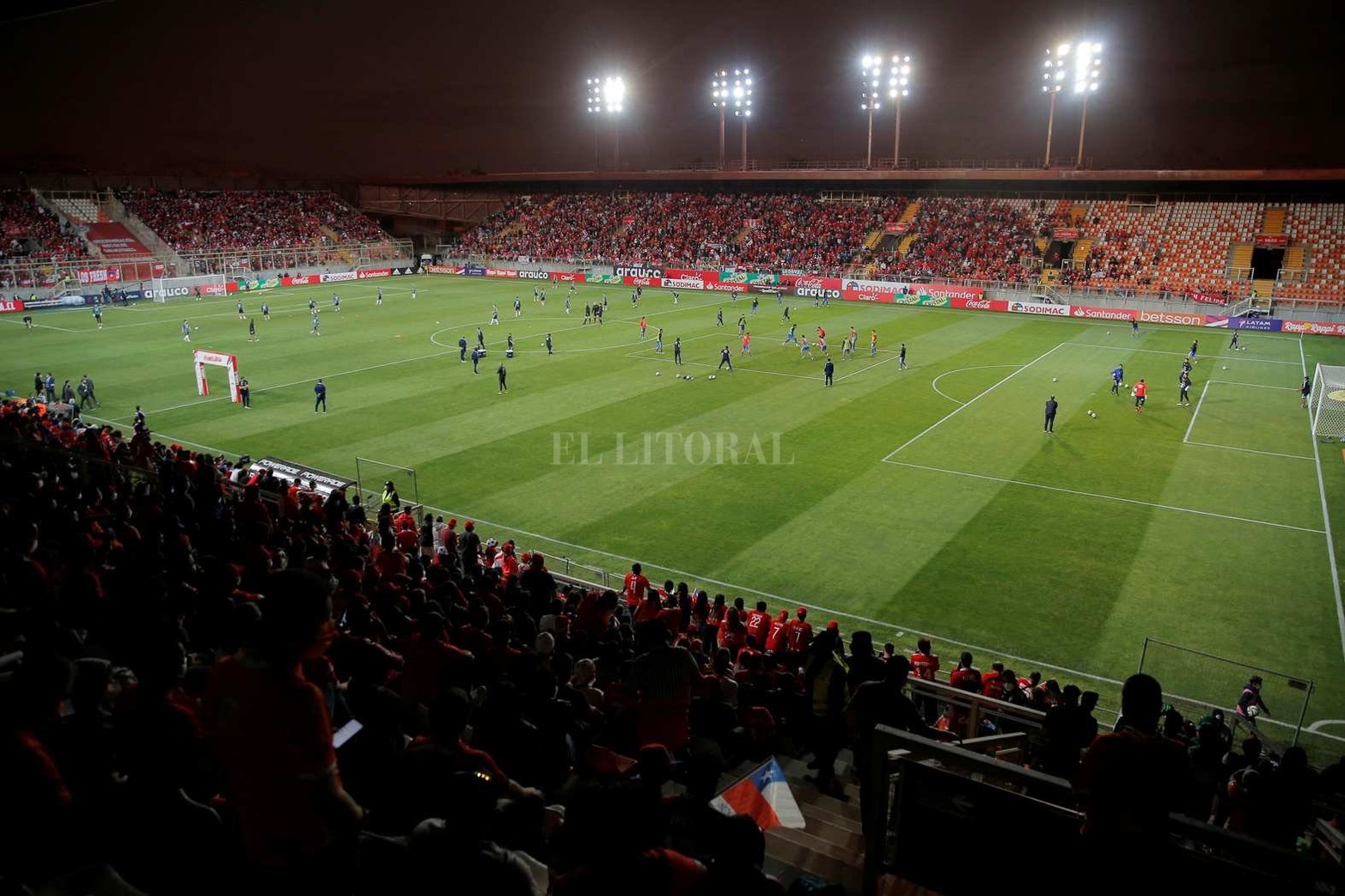 Por las eliminatoria para ingresar al Mundial de fútbol, Argentina venció 2 a 1 a Chile. Lleva 28 partidos sin perder.