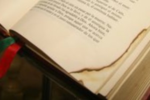 Amancio Alem La Biblia fue quemada para generar una distracción, que permitiera a los asaltantes cometer el robo.