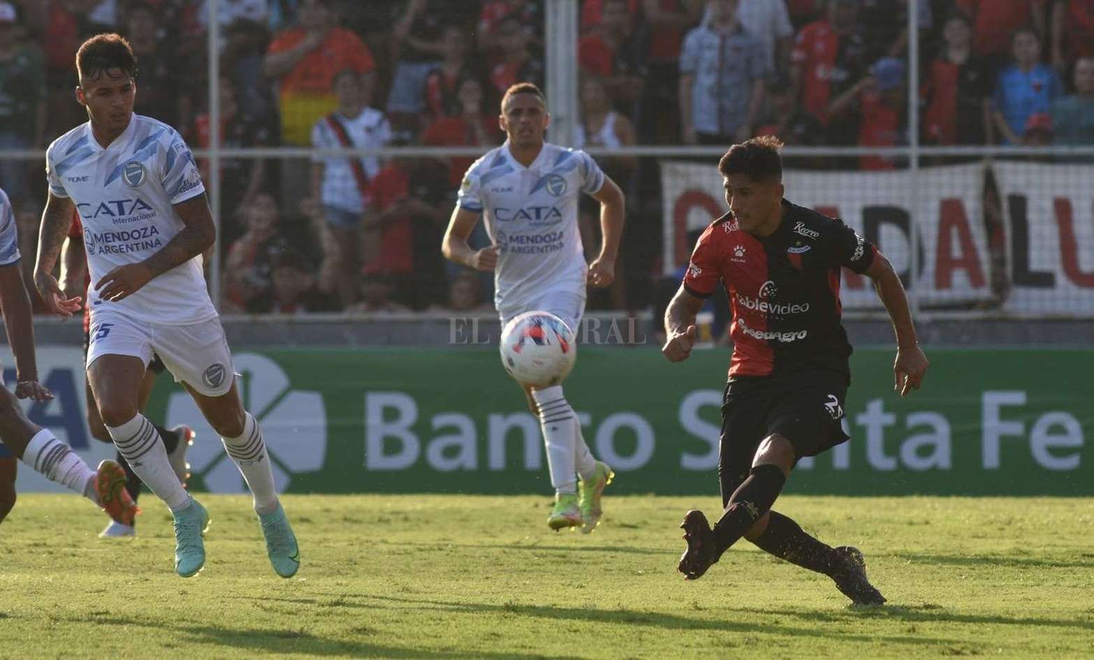 Colón derrotó 3 a 1 a Godoy Cruz por la segunda fecha de la Liga Profesional. El partido se jugó en Paraná.