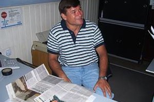 Agencia Santo Tomé Foremny en nuestra agencia, repasando la nota ofrecida en 2007 sobre el conflicto de Malvinas por el veterano de guerra Francisco  Mono  Altamirano.