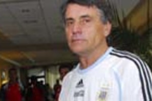 ELLITORAL_3675 |  Archivo El Litoral Hombre de honor. Tocalli demostró tener códigos y apoyar sin restricciones a la gente con la cual trabaja. Como la AFA no quiso renovarle a Tojo, él decidió irse también.