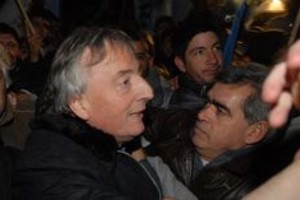 Telam Telam Buenos Aires 14-06-08 El ex-presidente y titular de Partido Justicialista, Nestor Kirchner, racibio muestras de apoyo al llegarse a la Plaza de Mayo, en señal de apoyo al gobierno Foto:Raul Ferrari/Telam/cf