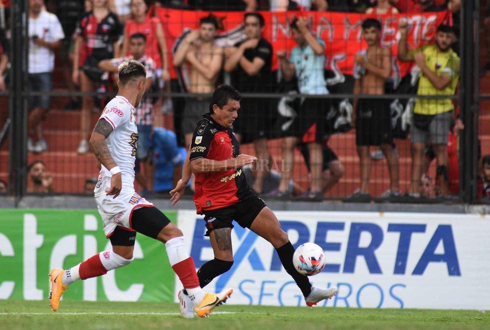 Colón le ganó a Barracas Central por 2 a 1 y llegó a 10 puntos disputada cuatro fechas.