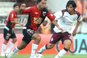 ELLITORAL_12743 |  DyN Capurro volvió a ver la roja en el torneo. Esta vez, porque empujó a un alcanzapelotas que retenía el balón.