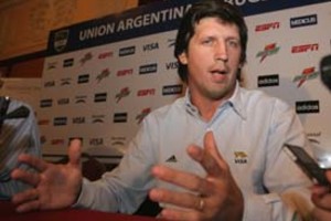 DYN DYN16, BUENOS AIRES, 13/03/08, EL NUEVO ENTRENADOR DE LOS PUMAS, SANTIAGO PHELAN  DURANTE SU PRESENTACION EN EL HOTEL PANAMERICANO. FOTO.DYN/LILIANA SERVENTE.