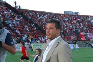 Luis Cetraro Todo un personaje. El Turco Antonio Mohamed se metió de lleno en la consideración de los colonistas. El venidero 24 cumplirá un año en el cargo.