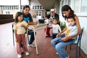En la inundación de 2003, muchas escuelas de la ciudad funcionaron como centro de evacuados. Ahora se establece que "será excepcional" y cuando no exista otro lugar disponible. Foto: El Litoral/Archivo