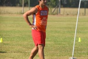 Guillermo Di Salvatore Trabajos intensivos. El santiagueño Sebastián Arrieta se sumó ayer a los entrenamientos tatengues en Casa Sol para ponerse a ritmo con sus compañeros y llegar a tono para el primer cotejo de la segunda rueda.