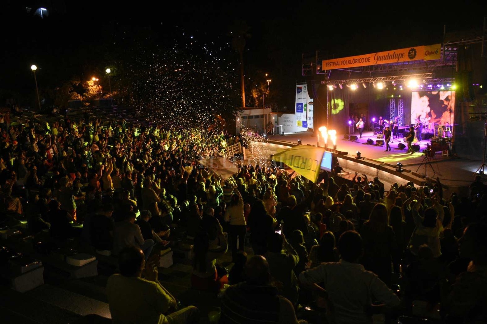 Solidaridad. El Festival Folklórico de Guadalupe brilló en el Anfiteatro "Juan de Garay". Fueron tres noches solidarias durante las cuales vecinos y vecinas de la ciudad se acercaron para disfrutar de la música y hacer su aporte.