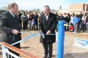 Guillermo Di Salvatore El intendente Mario Barletta y el gerente de la Región Norte de Assa, Dante De Nardo, fueron los encargados de dejar inaugurada la obra.