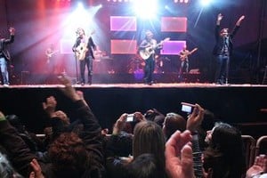 Pablo Aguirre Como cierre de dos meses de festejos, el complejo portuario presentó a Los Nocheros, un recorrido por sus quince años de folclore.