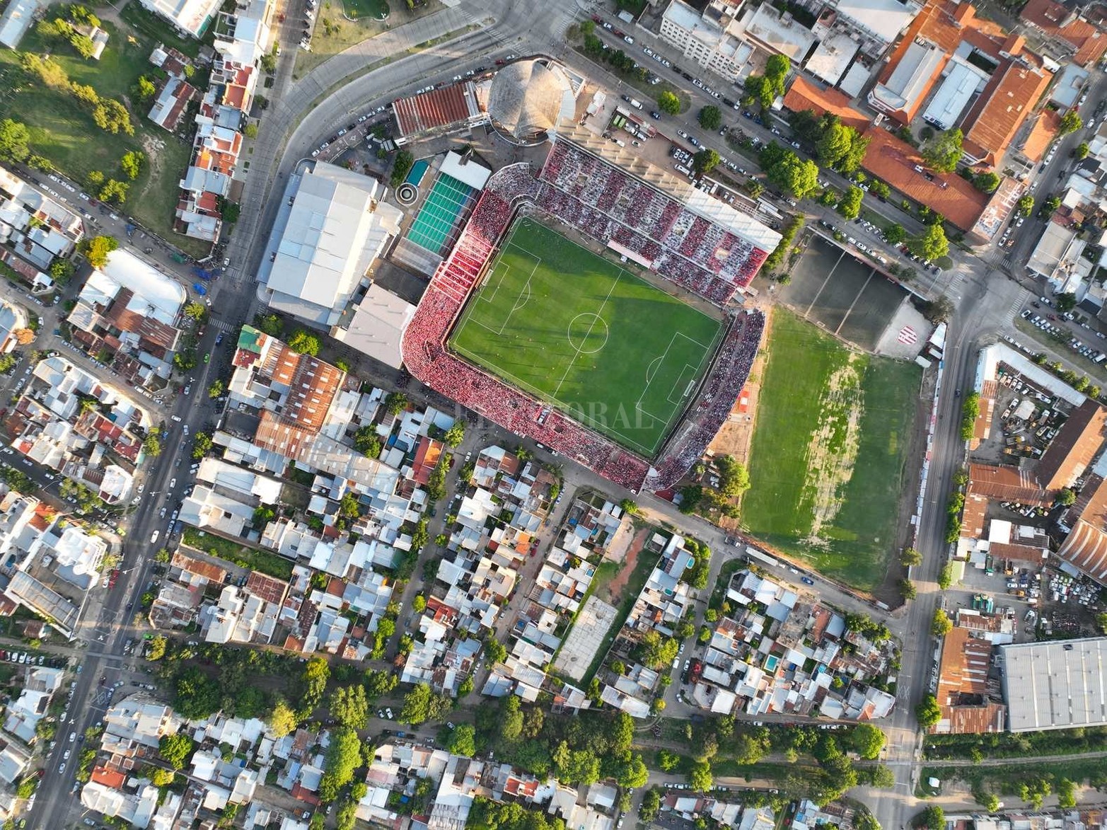 Desde el drone de diario El Litoral. La vistas del histórico día. Hacia de 1989 que no le ganaba a Unión de local.