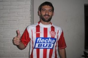 Gentileza Prensa Unión. Llegó el cuarto. Lucas Alessandria vino a Santa Fe a cubrir el puesto de marcador central que dejó Mosset. El zaguero llegó proveniente de Tigre y jugó en Lanús y Quilmes.