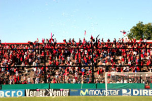 Luis Cetraro. La banca. La gente alentó mientras pudo, hasta que la inoperancia del equipo hizo perder la paciencia.