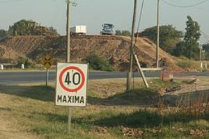 Guillermo Di Salvatore La nueva traza cuenta con terraplenes completos y suelos compactados, también -en varios tramos- se ha hecho la base bituminosa, previa al pavimento.