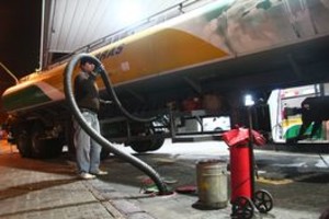 Flavio Raina Los pocos cisternas que arriban a la ciudad no alcanzan a completar la demanda requerida.