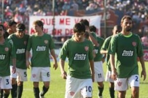 Pablo Aguirre El barbado Alessandria, en un primer plano junto con Paulo Rosales. Fue al cabo del primer tiempo del partido con Instituto. En el segundo tiempo, una tremenda patada de Morales Neumann lo sacó de la cancha. Sin embargo, el ex Lanús y Tigre jugó con Olimpo y ahora quiere hacerlo contra Los Andes.
