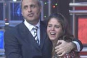 GENTILEZA TELEFÉ Jorge Rial y la ganadora se encontraron pasada la medianoche, cuando la pantalla de Telefé ya había alcanzado un holgado triunfo en los niveles de audiencia.