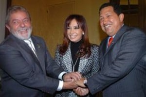 PRESIDENCIA. DYN33, BUENOS AIRES 04/08/08, LOS PRESIDENTES, DE BRASIL, LUIZ INACIO "LULA" DA SILVA, DE VENEZUELA, HUGO CHAVEZ Y DE ARGENTINA, CRISTINA FERNANDEZ DE KIRCHNER, DURANTE LA REUNION QUE MANTIENEN ESTA TARDE EN EL PALACIO SAN MARTIN. FOTO:DYN/PRESIDENCIA.