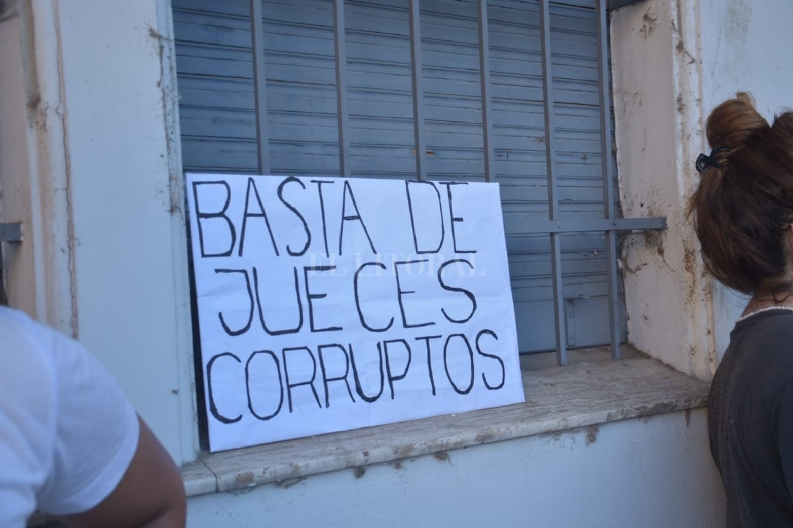 Se realizó en nuestra ciudad la marcha contra los miembros de la Corte Suprema. La convocatoria a la denominada marcha 1F en contra de los miembros del máximo tribunal de justicia del país se llevó a cabo en las puertas de los Juzgados Federales de 9 de Julio y Monseñor Zaspe.