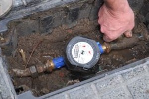 Néstor Gallegos. El primero: este es el caudalímetro que se instaló en la primera vivienda seleccionada por Assa.