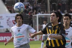 Telam Telam-Rosario.-26-05-08.- Escenas por la 16ta. fecha del clausura 2008 jugada en el coloso del parque de la Independencia, Newells Olds Boys vs Olimpo.- foto Jose Granata/Telam/cf