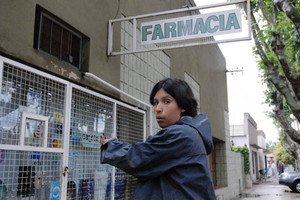 José Granata/Télam/cl Santa Isabel-Santa Fe, Casa y farmacia donde Pedro Angel Lemos asesinó a la jueza de paz de Santa Isabel, Olga Cuminetti de Sylvester. En la imágen, una de las tres personas que fueron testigos del hecho. Foto: