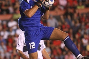 Archivo Carlos Kletnicki, en una visita a nuestra ciudad como arquero de GyE, visitando a Colón