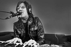 Gentileza Deberías saber por qué. Esta es la imagen elegida por el artista para la difusión.