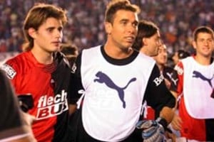 Mercedes Pardo Los goles y el fútbol de Colón: el  Chipi  Darío Gandín es el artillero más importante hasta ahora del plantel de Astrada y  Totono  Grisales el volante creativo que debe volver a su mejor nivel con la bocha en sus pies.