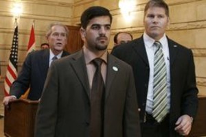 ELLITORAL_10652 |  EFE Los agentes de seguridad inmediatamente retiraron al periodista.