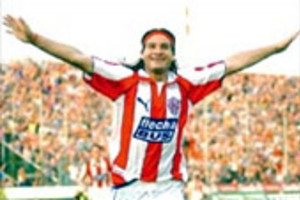 Archivo. El  Indio  en una de sus mejores tomas, festejando goles tatengues, otros tiempos. ¿Lo habrán invitado para la fiesta de los 100 años?