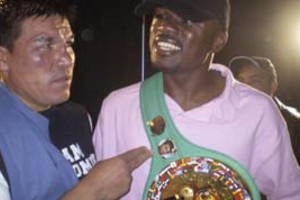 Las dos caras. Carlos Tata Baldomir estuvo lejos del nivel que plasmó Vernon Forrest en el Emerald Queen Casino de Tacoma. Lamentablemente, será muy difícil que el santafesino tenga otra oportunidad de pelear por el título mundial. Foto: El Litoral