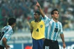ELLITORAL_5673 |  Archivo: El Litoral ARGENTINA-BRASIL SUB 20FOTO MARCELO CARROLLFECHA 29/06/97