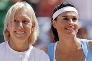 ELLITORAL_12737 |  EFE Las históricas tenistas fueron ovacionadas por el público.