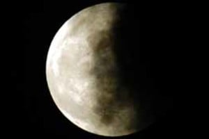 Alejandro Ernesto La luna, el miércoles 27 de octubre, poco antes de producirse un eclipse total.